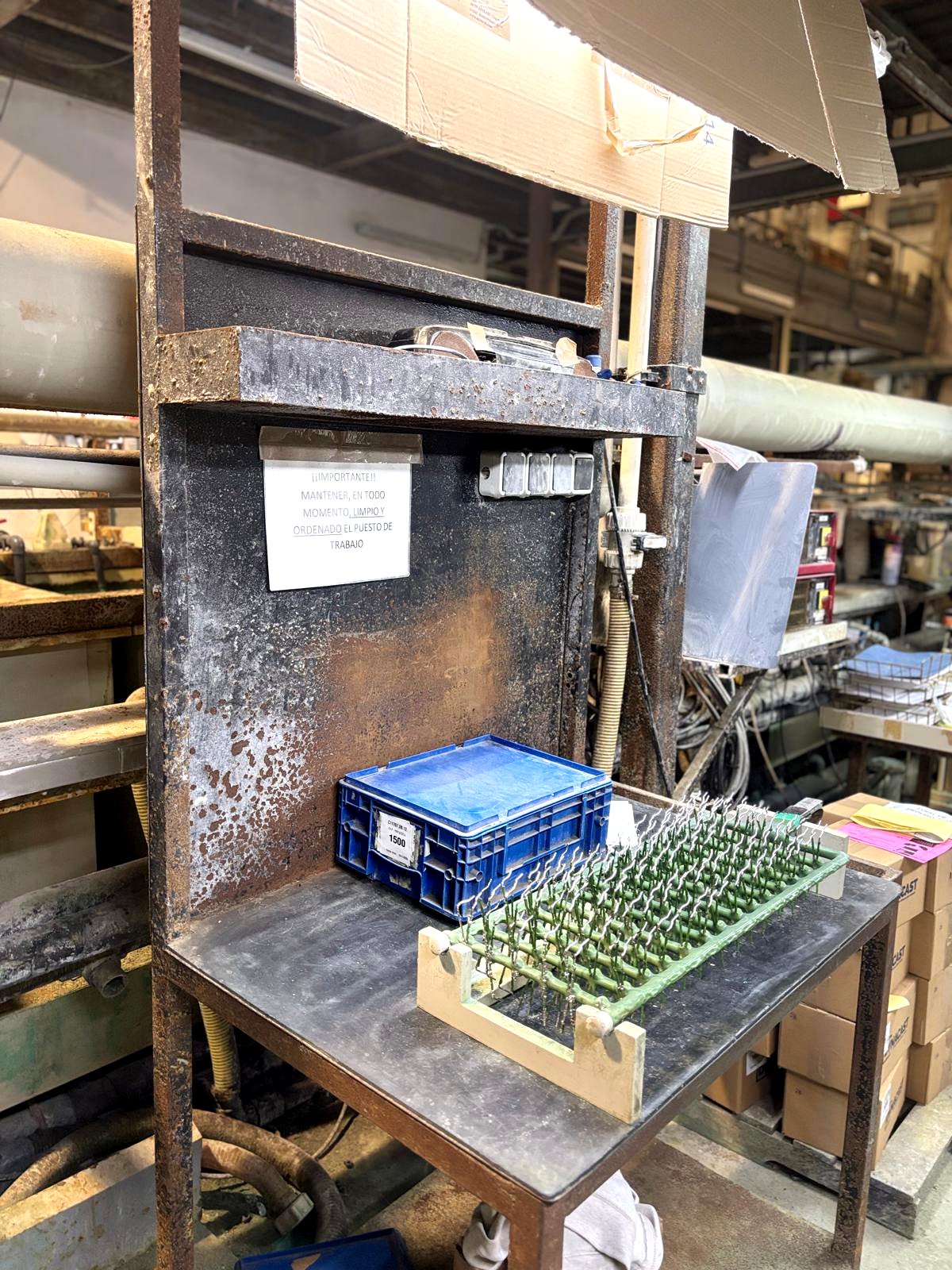 Mesa de trabajo y piezas para tratamiento